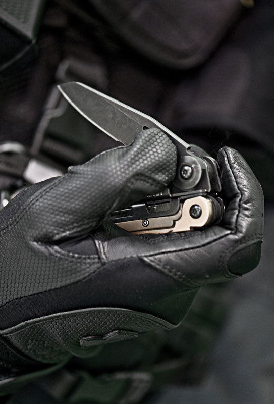 Мультиинструмент Leatherman MUT 12N