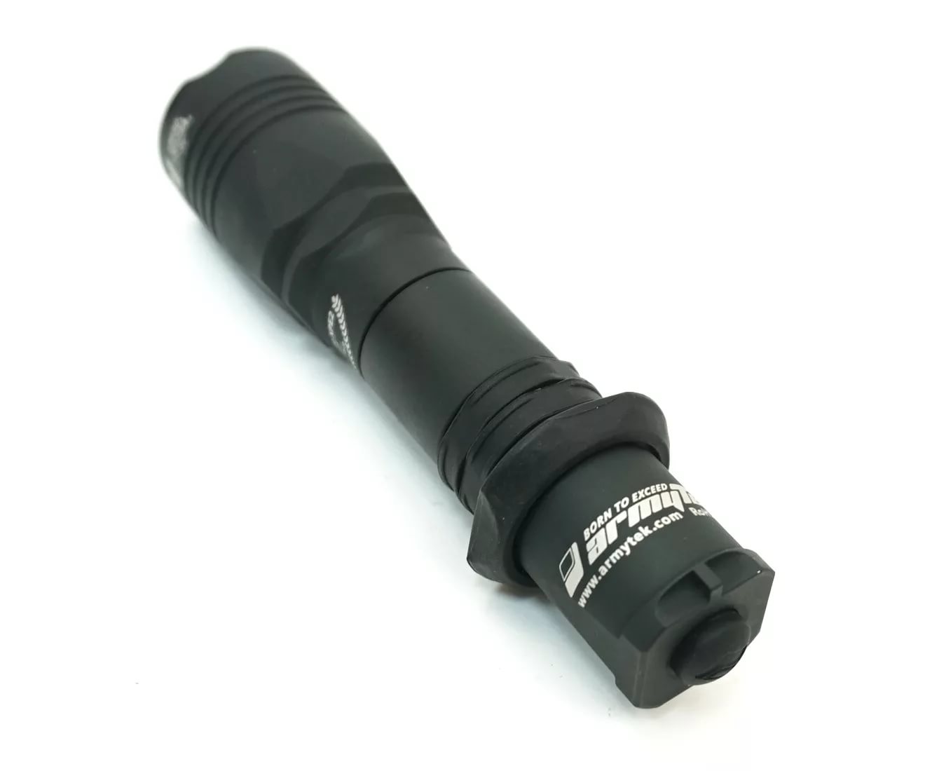 Фонарь ручной Armytek Dobermann XP-E2 Red