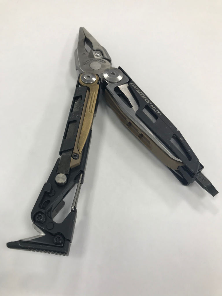 Мультиинструмент Leatherman MUT.jpg Мультиинструмент Leatherman MUT.jpg